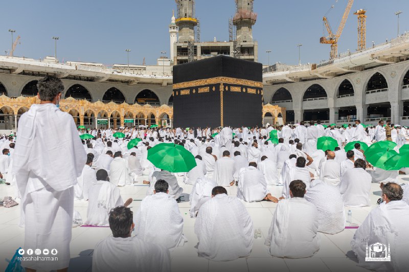 HaramainInfo's tweet photo. Some more Beautiful Scenes from the Friday Prayers at Masjid Al Haram since the end of Social Distancing at Masjid Al Haram https://t.co/k2nuxWwHDm