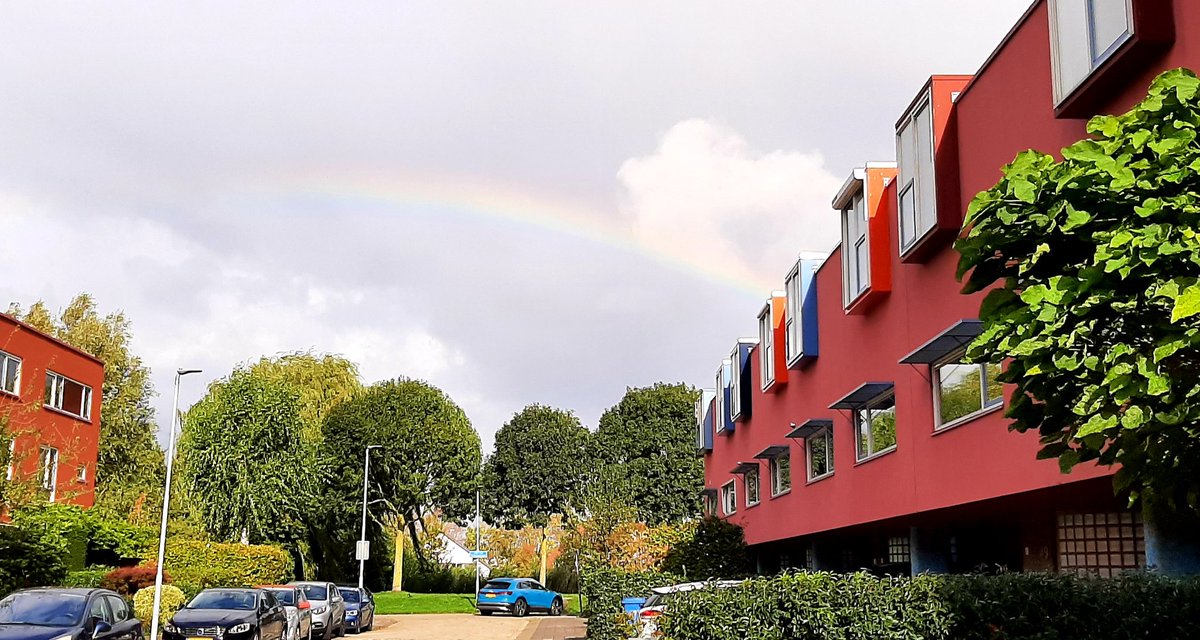 Debbievanderwal's tweet photo. Een vage regenboog hier in Rotterdam.. Mag ik nou ook een wens doen? 🤣🙈 ik weet er wel eentje hoor #lawofattraction #afdwingen 🌈 https://t.co/kXLuOrms0A