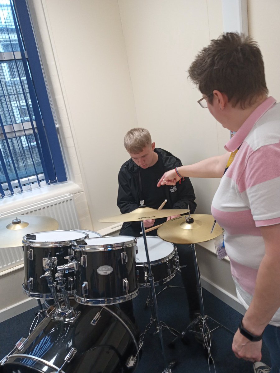One of my year 10 students learning how to play the drums as a reward for working hard and showing resilience to stay in class this half term. #proud #resilience @Head_CCA <a href="/AHT_CCA/">Dillon</a> <a href="/DeputyHead_CCA/">Chris Whittaker</a> <a href="/flanagan_lisa/">Lfddrummer</a>
