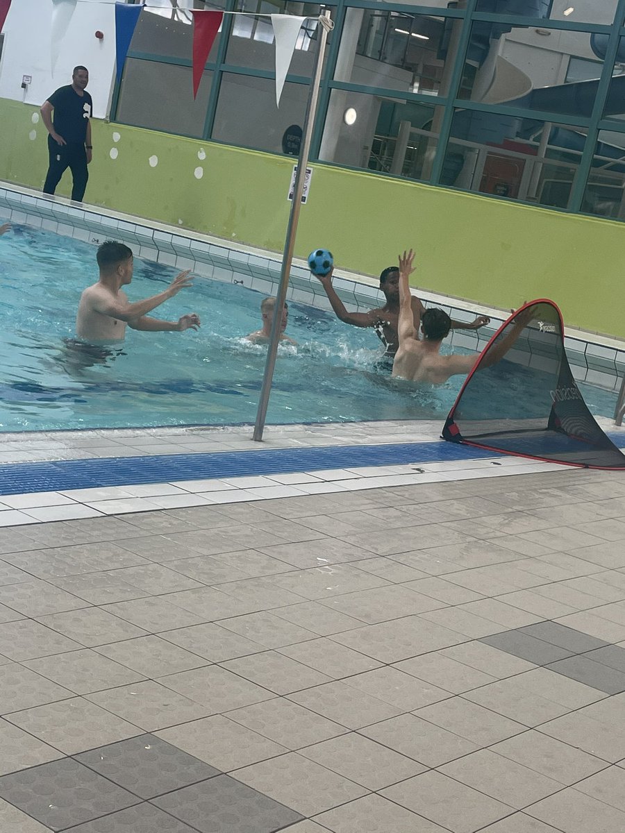 GranthamTwnYth's tweet photo. Swimming 🏊‍♂️ time to relax and recover after a busy week. Small sided games to finish. Follow our Instagram to see who wins that 🥇 https://t.co/Hoq4toqJo0
