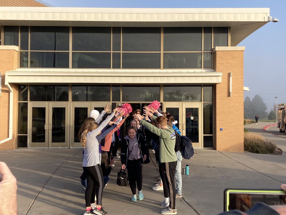 BHSBlair's tweet photo. Thanks to the cheerleaders, students, teachers, and parents that showed their support this morning! https://t.co/1WS510YiPv