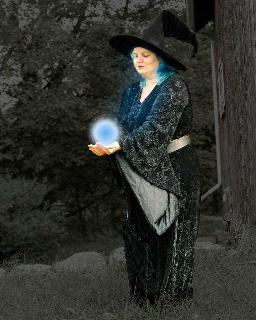 srcimaging's tweet photo. Crissy casting spells from the Spooky Group Shoot. #vtmodel  #photography #newenglandmodelsnetwork #newenglandmodel #modelsofig #creativecommons #ccbyncnd #newwork #2021 https://t.co/fqe75YOrR5 https://t.co/PRrSw5howB