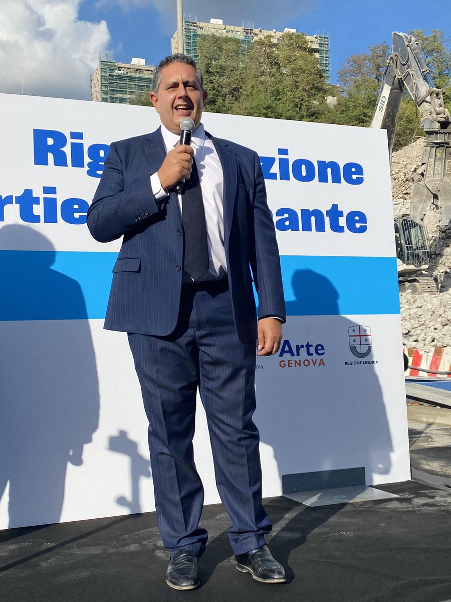 GiovanniToti's tweet photo. Tante persone hanno collaborato per scrivere questa nuova pagina per #Begato e per #Genova. Qui costruiamo un modello abitativo che sia anche un modello di integrazione, contro il degrado, contro i quartieri ghetto, contro l’emarginazione. https://t.co/m6m7dflwFW