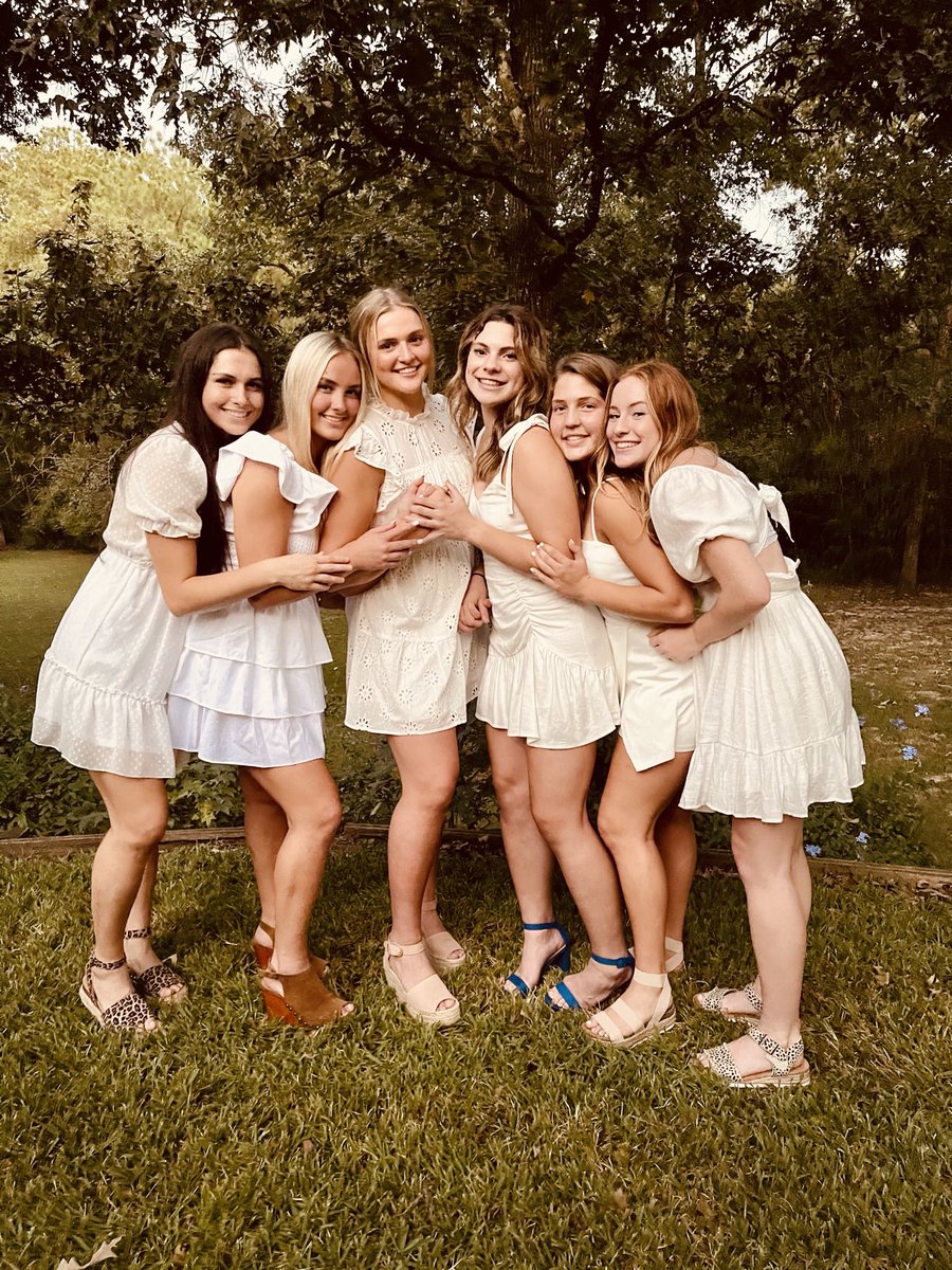 MagnoliaVBALL's tweet photo. What a JOYFUL ride it has been ladies! Tonight is your special night and you have definitely earned it! We are so thankful for all of your love, commitment, and your legacy you leave behind. ❤️ @sydneybraun12 @sydneygentryyy @KaylynFojt @BrynnBotkin @DrewDalabakis @kayleekelton https://t.co/nSVTU8CK3T