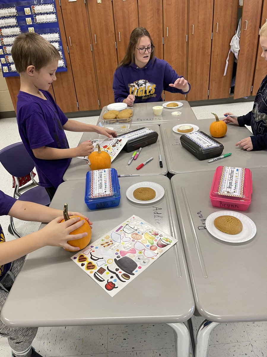 Fayette_FFA's tweet photo. Today the Senior Ag Business class wrapped up their Ag In The Classroom activity with the Kindergarten classes!Yearly FFA members teach a weekly unit on where our food comes from with different food items! They taught about pumpkins, tomatoes, corn, soybeans, wheat and apples! https://t.co/izl9lBHVJy
