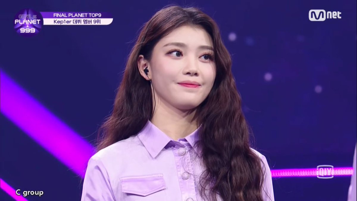 l4nceu's tweet photo. LOOK AT HER. SHE CAN'T EVEN HIDE HER DISAPPOINTMENT. SHE KNOWS. SHE KNOWS!!! #GirlsPlanet999final #Girlsplanet999 https://t.co/8b8E3C3mZj