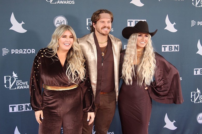 Remember: Dove Awards tonight to feature performance by Hartselle trio CAIN, who is nominated for New Artist of the Year decaturdaily.com/life/entertain…