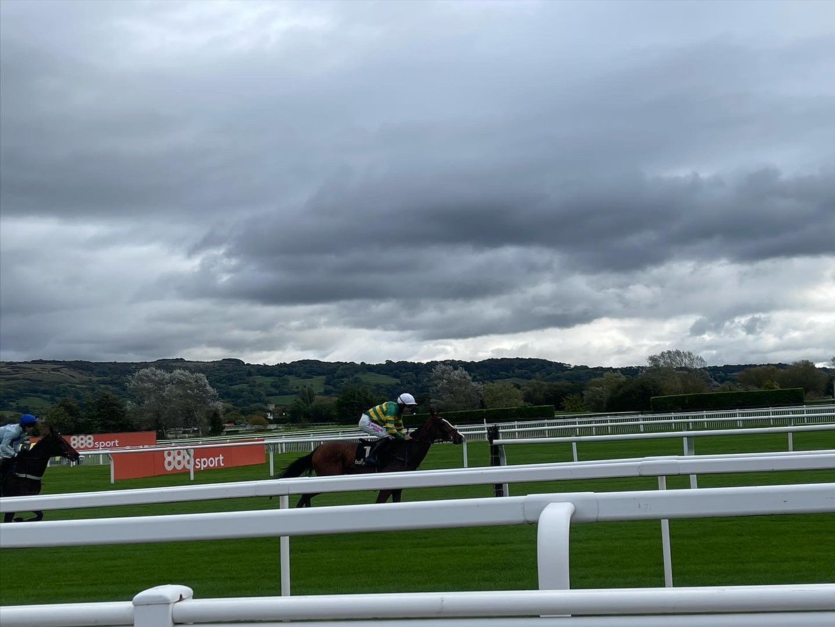 LArmstrong150's tweet photo. Back to doing what we love the most #cheltenhamracing #ellenboroughpark #team #firstrace #hospitality #luxuryhotels #jockeyclub #cheltenham #teaminduction https://t.co/yjYzyClCqz
