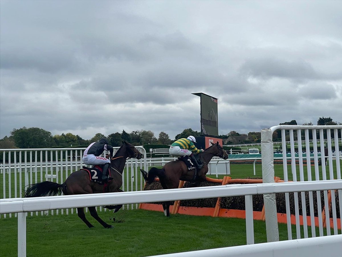 LArmstrong150's tweet photo. Back to doing what we love the most #cheltenhamracing #ellenboroughpark #team #firstrace #hospitality #luxuryhotels #jockeyclub #cheltenham #teaminduction https://t.co/yjYzyClCqz