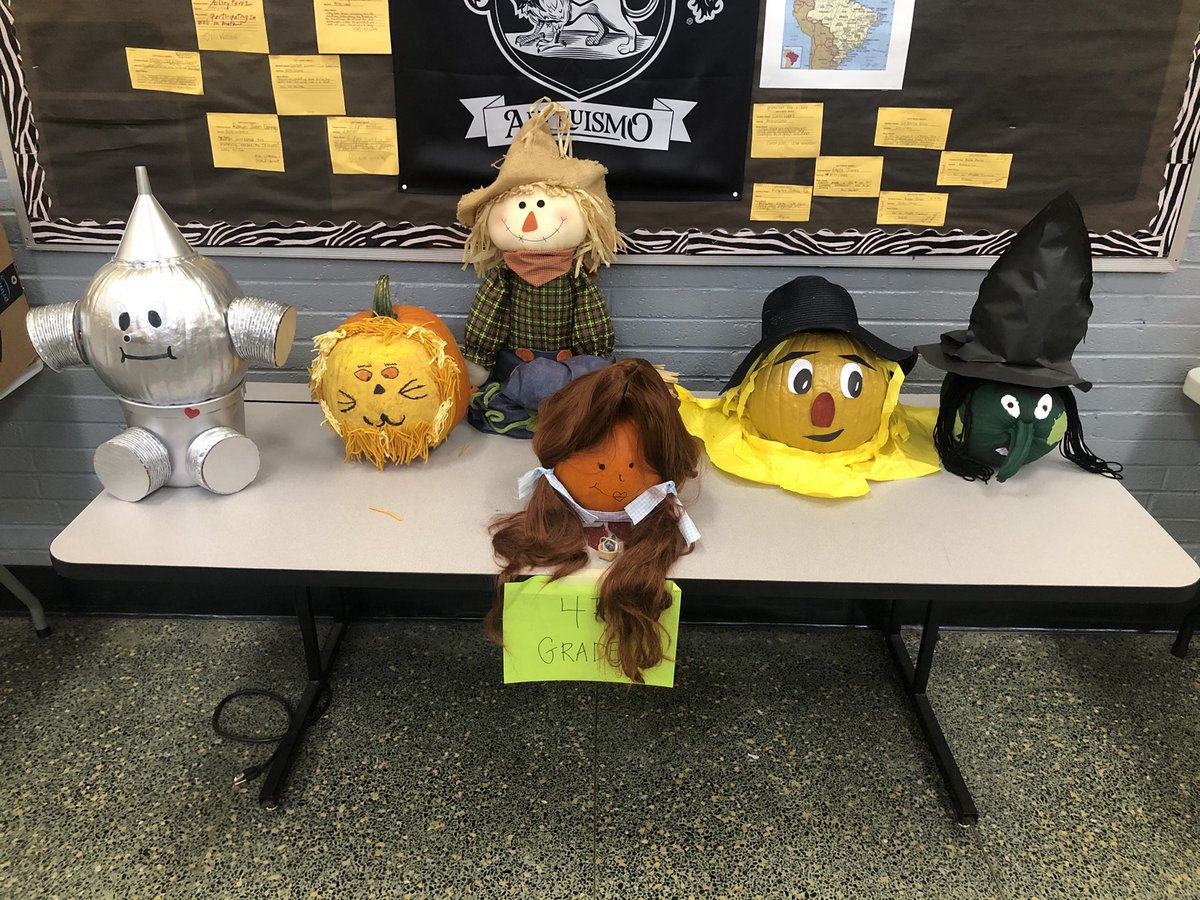CPES_RCSTN's tweet image. Pumpkin decorating contest to raise money for the Stephanie D. Mason Aspiring Educator Scholarship. 

Each class decorated a pumpkin and students voted on which pumpkin they liked the best. Thank you to our PTO for providing the pumpkins.
#wearercstn