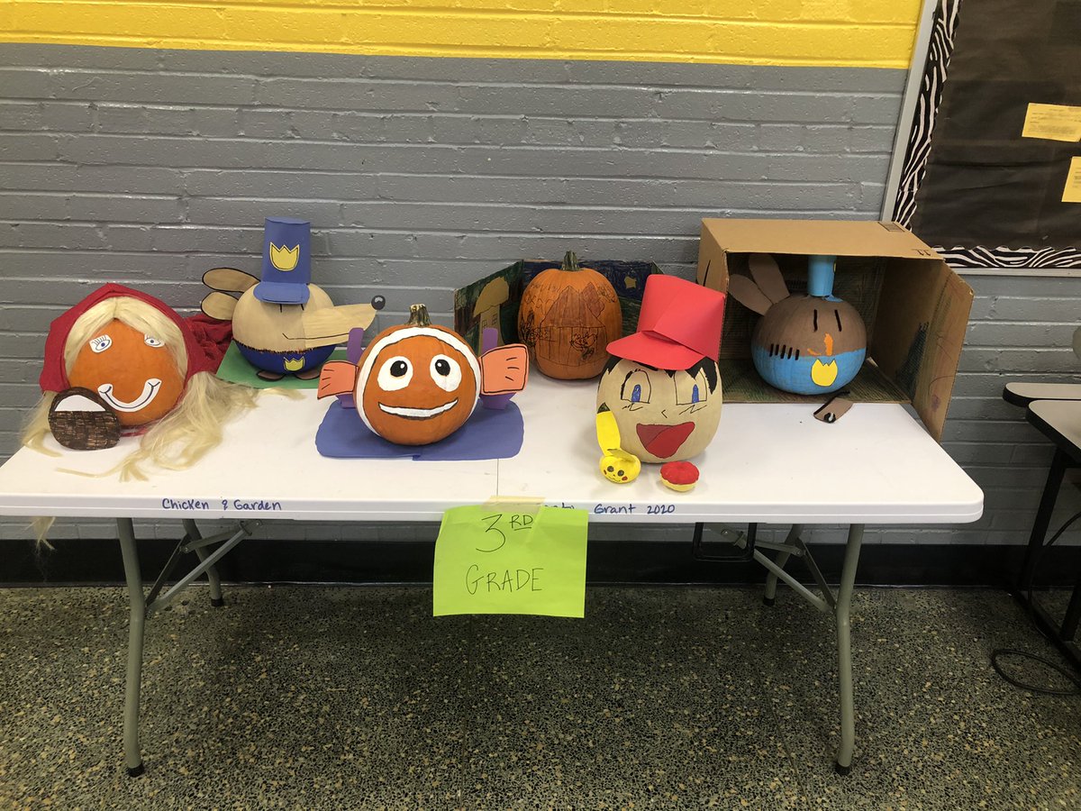 CPES_RCSTN's tweet image. Pumpkin decorating contest to raise money for the Stephanie D. Mason Aspiring Educator Scholarship. 

Each class decorated a pumpkin and students voted on which pumpkin they liked the best. Thank you to our PTO for providing the pumpkins.
#wearercstn