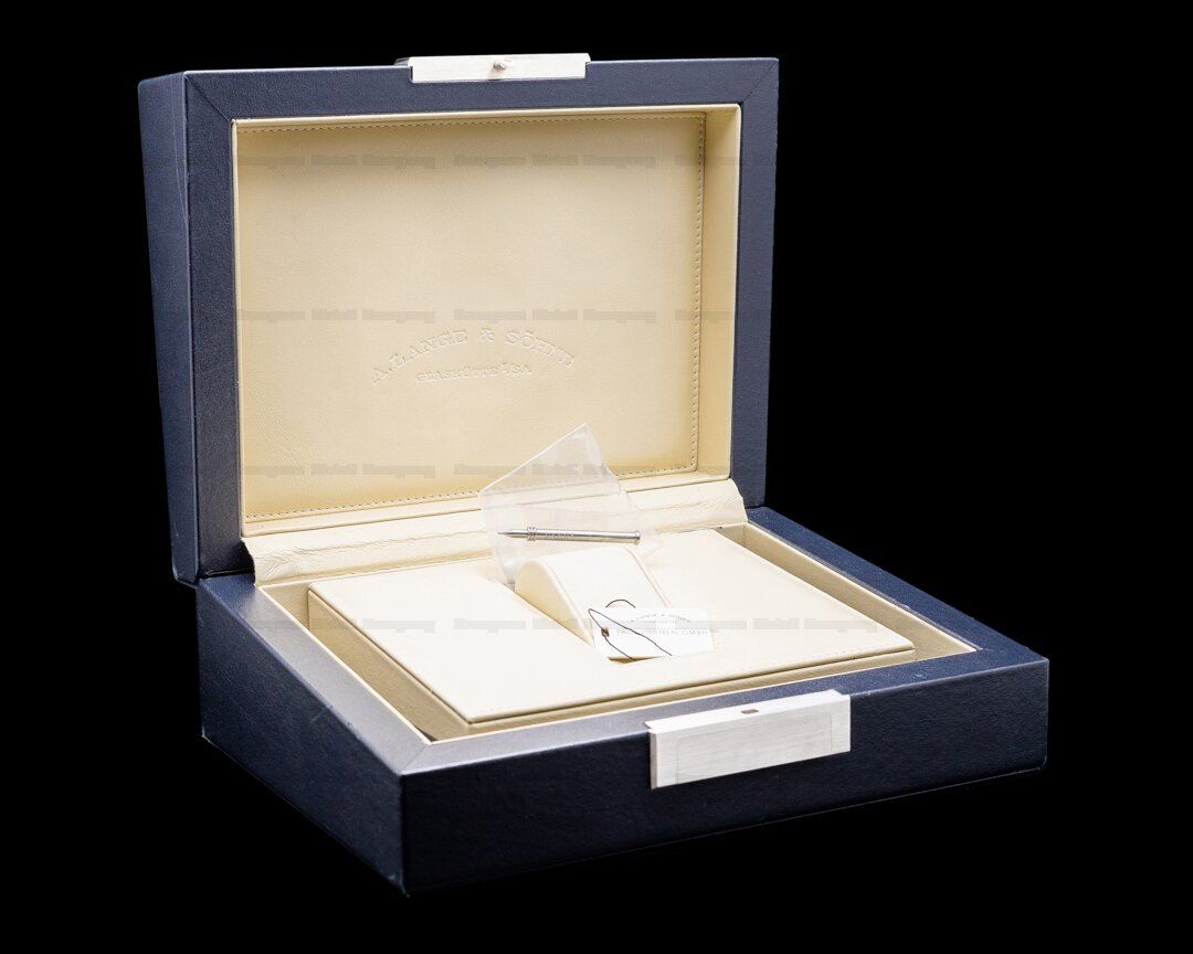 A. Lange and Sohne Datograph Perpetual 410.025 Calendar Chronograph Platinum BRACELET RARE. bit.ly/3AUAMZm

#ALangeandSohne
#DatographPerpetual
#Horology
#ALangeandSohne410025