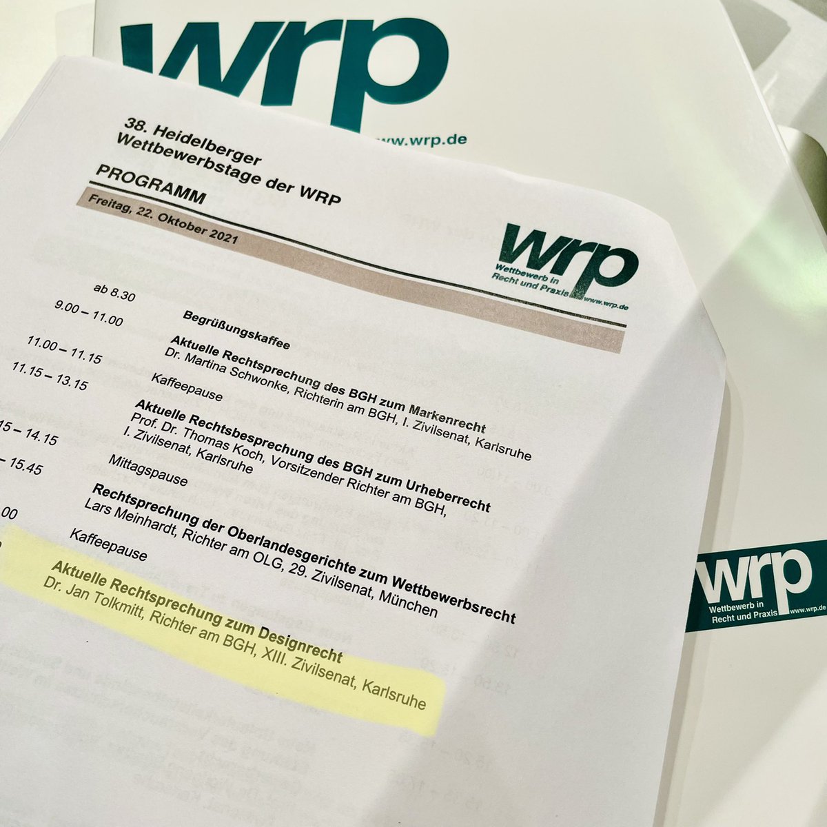 mir_tweets's tweet image. Die #HWT21 gehen ästhetisch in die „letzte Runde“: RiBGH Dr. Jan Tolkmitt präsentiert die „Aktuelle #Rechtsprechung zum #Designrecht“ #Finale! // @W_R_P @rainuwi @chralex2020 @dfv_de @TorstenKutschke