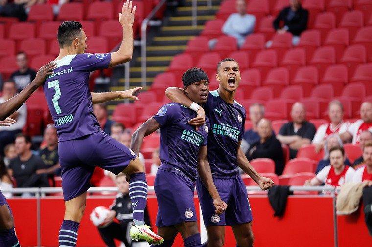 MysteryUnitedEU's tweet photo. Wint #PSV van #Ajax vandaag? Dan geven wij een https://t.co/7ARu4wPDJ9 Box weg! 📦

Doe mee!
🔄 Retweet
✅ Volg @MysteryUnitedNL 

Succes! #AJAPSV #topper #eredivisie https://t.co/45BJeANxcX