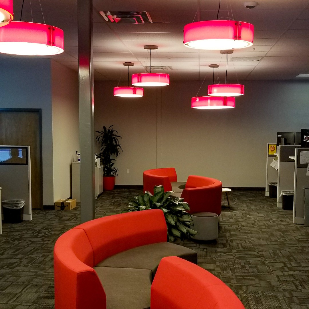 ultralightsltg's tweet photo. Does your design require custom colors? Collaborate with us to get custom powder coats & acrylics for your lighting project. Hivelocity chose brilliant reds for a fun & inspirational work environment. #YourUltra #ultralights #ultralightslighting #MadeInUSA #MadeinAmerica https://t.co/WB1mv9wsOQ