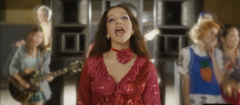 tracklist's tweet photo. Debutando de vez na música pop, Priscilla Alcantara lançou o belíssimo clipe do seu novo single “Você é um Perigo”, uma das melhores faixas do seu novo álbum!

ASSISTA: https://t.co/KiPvtmKJko https://t.co/SxVk4HajIj