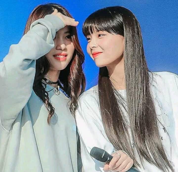_xrxnD's tweet photo. — yujin✨

“Promise to be best friends for ever, year by year..”👑

#Kep1er #GirlsPlanet999final #YURINA #XIAOTING https://t.co/R22pJwbWjM