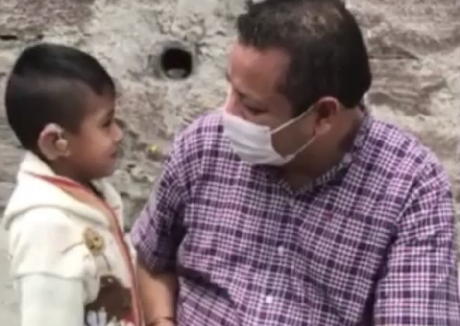 NORBERTO_BV's tweet photo. Lo Prometido es deuda, le entregue el Segundo auditivo al pequeño Diego Cabrera, en la Colonia Ampliación Zapata, vean su reacción, que Hermoso. 
#PorNuestroBienestar 
#AyudaAlguienHoy https://t.co/lSum2MNizN