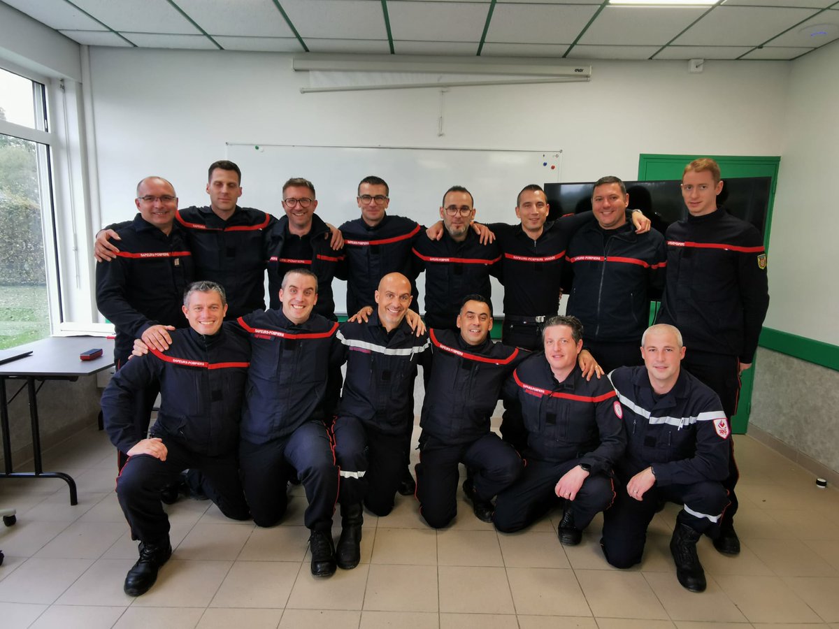 sdis53's tweet photo. Fin de 3 semaines de formation #paeff et #ceaf au @sdis53 un bon groupe qui a brillamment atteint les compétences
Félicitations @sdis27 @sdis28 @sdis61 #sdis56 @sdis76 @SDIS45 @SDIS44 @SDIS_49 @sdis50 @SDIS35officiel @SDIS85 @SDIS_72 https://t.co/wHWeToY7M5