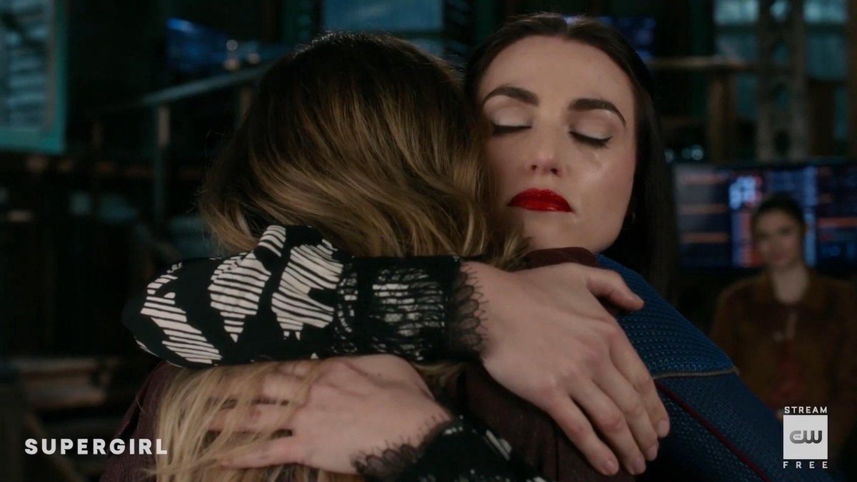 The_L_buzz's tweet photo. Une fin heureuse pour Kara &amp; Lena ? (SUPERCORP)

➡️https://t.co/3iFpQpccYu

#supercorp #thelbuzz #lesbienne #lesbiennes #lgbt #lgbtq #bisexuelle #pansexuelle #news #supercorpendgame #supercorpedit @melissabenoist @supergirlcw #katiemcgrath #supergirl #saison6 https://t.co/HrgbeVf0vL