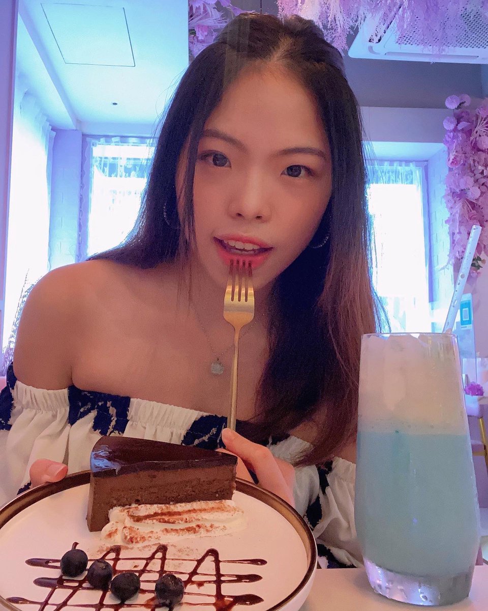 Sharonlo0313's tweet photo. 這世界上唯獨愛和吃不能湊合
畢竟心和胃都太小不能虧待🌹✨
 
#大胃王Sharon
#hongkong #hkfoodie #hkgirl #yummy #food #foodphotography #hkcafe #purplecafe #foodlover 
#相機食先 #香港美食 #打卡cafe #吃貨 #吃貨女孩 #貪吃鬼 https://t.co/Xd5dyHWzDJ