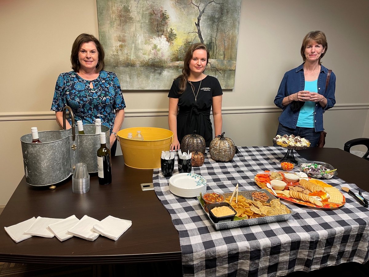 JojoGore2's tweet photo. A great time on Wednesday evening with @PhippsReporting Court Reporters and Staff as we wish Ashley Worley all the best on her new adventure! Karen Davis-Diaz is was great having you with us for a couple of days! #adventure #waffles #SoLongByeBye https://t.co/9XgD5Ba3P9