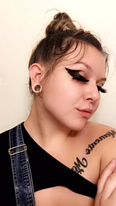 🍓🔪CumCow🐮💋's pics and videos - FCTzN4hWQA4T4Ef jpg:small