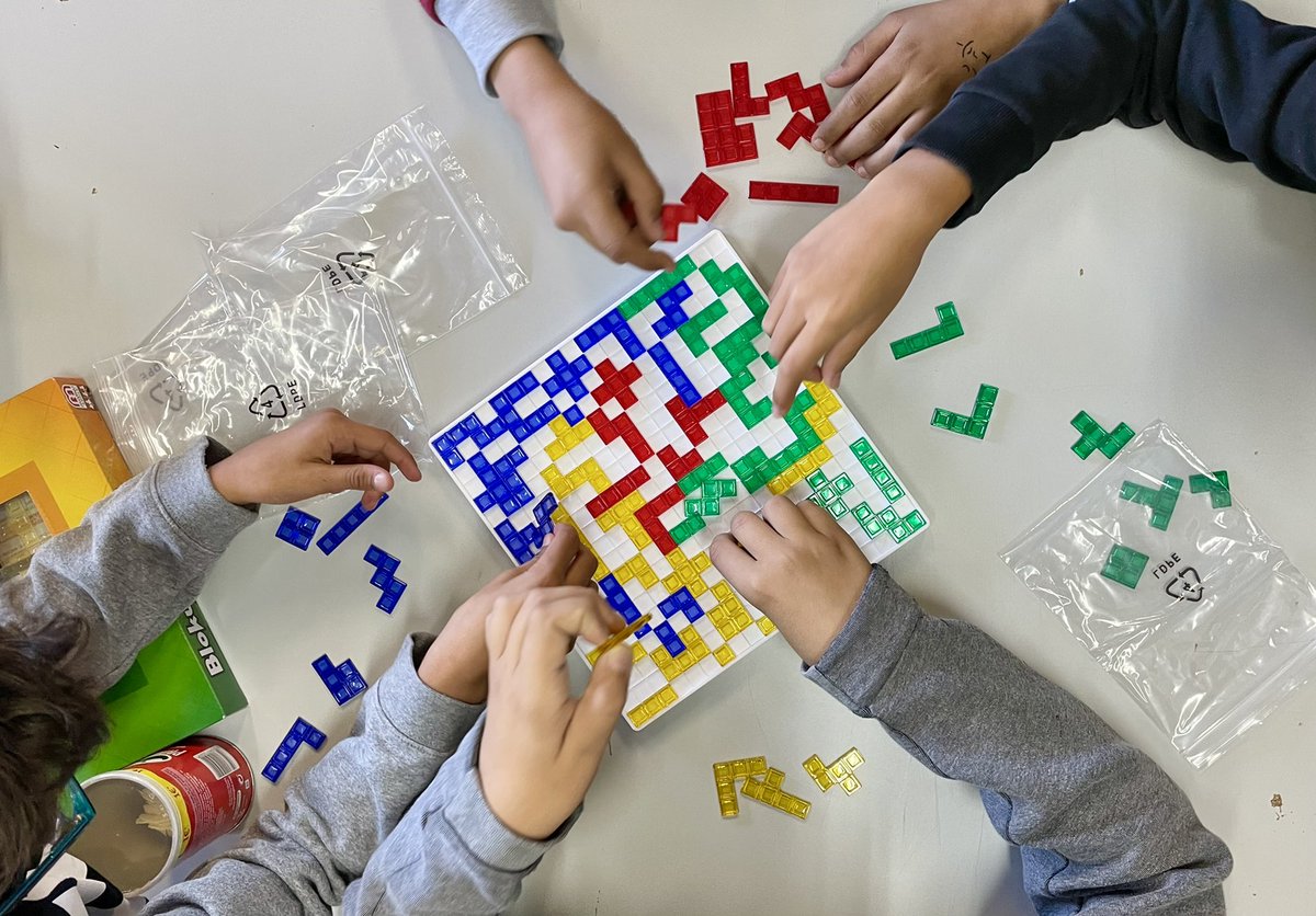 ijoaquinrodrigo's tweet photo. ¡Teníamos muchas ganas de enseñaros esto! ¡Este curso incorporamos a los recreos un espacio para #JuegosDeMesa para todos aquellos que busquen un recreo diferente! ¡Búscanos los martes y viernes en el recreo! ¡Buen fin de semana! #VolverAJugar #VolverASer #joaquinrodriguismo https://t.co/hdqyyc4VVW