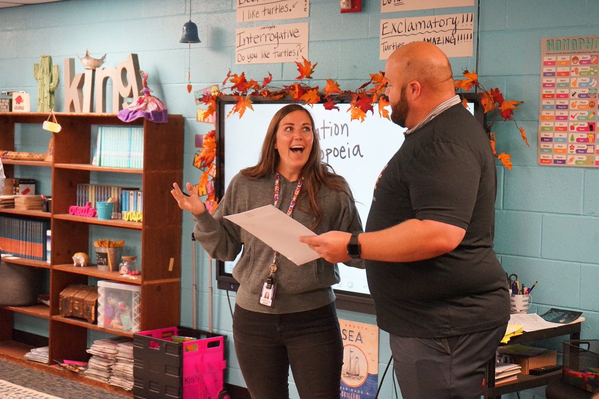 MidDelSchlFound's tweet photo. Last week surprised teachers across the district awarding their Big Idea Grants. Because of our faithful donors we were able to fund 44 grants at 18 sites for a total of $60,027.72! Congratulations to all our winners! #mdpurpose #mdfoundation #bigideagrants #grantsgiveback https://t.co/uP8BmTBjls