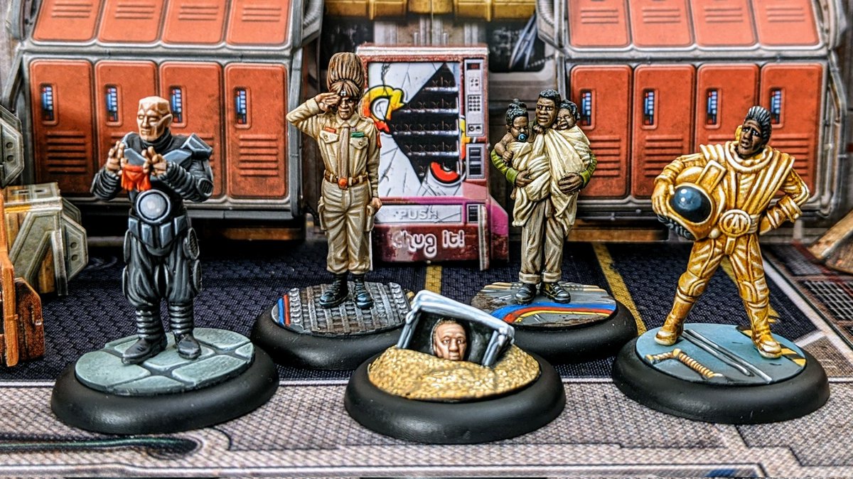 And the whole crew is finally here... What a bunch of Smegheads! 

#reddwarf #miniatures #dimensionjump #tabletop #painting #MasterCraftedMiniatures