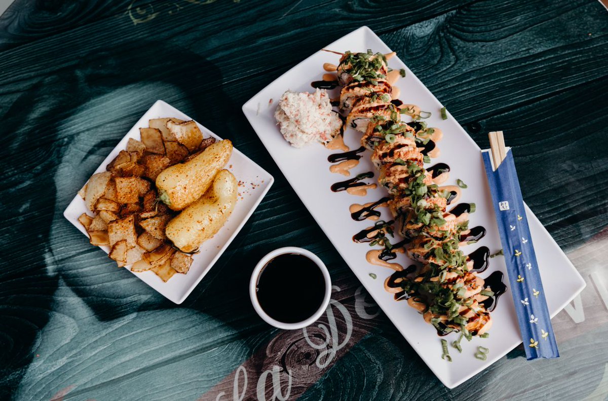DonaMexican's tweet photo. Golden Gate Roll con chile guerro y cebollitas! ❤️

🎼 Santa Domingo plays every Friday and Saturday! 
⏰ Open Thurs-Sun 12pm - 9pm

#santarosacalifornia #mexicanrestaurant #mexicanfood #mexicanfooddaily #mexicanfoodlover #mexicanfoodie #sonomacounty #bayarea #707foodie https://t.co/3PRPvtE9wf