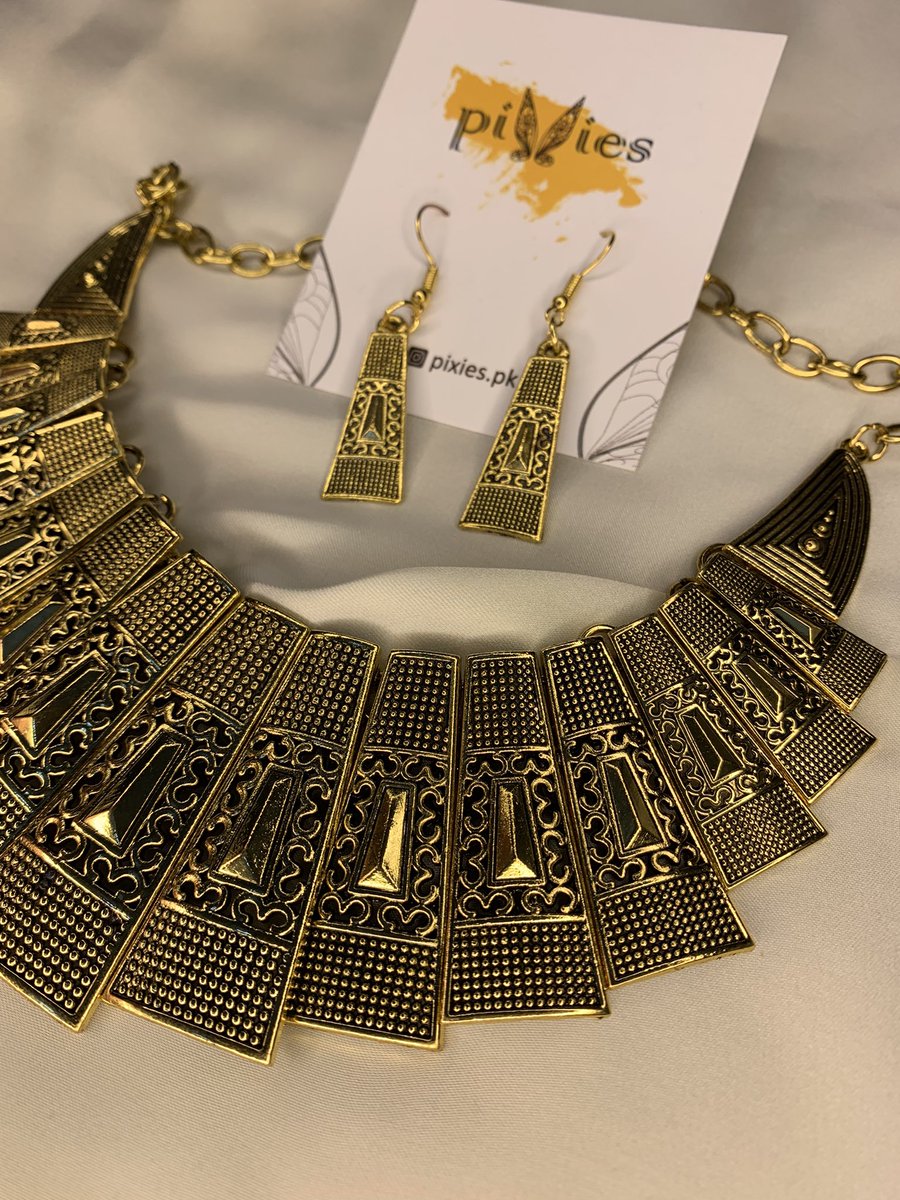 Pixiesdotpk's tweet photo. GOLDEN ANTIQUE STYLE SET
.
.
.
Rs. 999/-
.
.
#jewellery #accessories #studs #earrings #necklace #bangles #bracelets #smallbusiness #brand #pakistanifashion #pixies #pixiestyle #accessories #traditional #onlineshopping #stayhome #newcollection #antique https://t.co/CoaGoiry4O