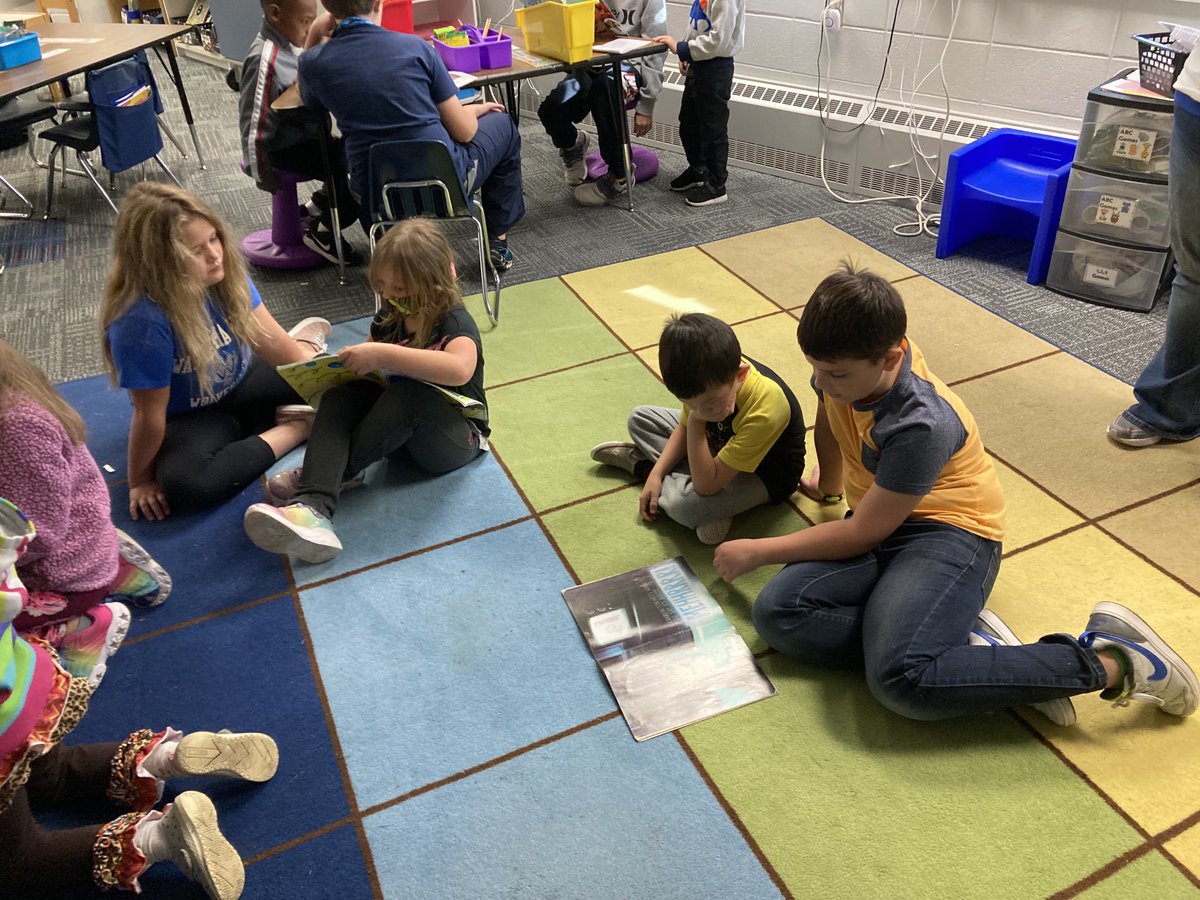 Book Buddies are Back!! 5K and 4th graders are great partners. #SummitViewEaglesSoar #SdwView