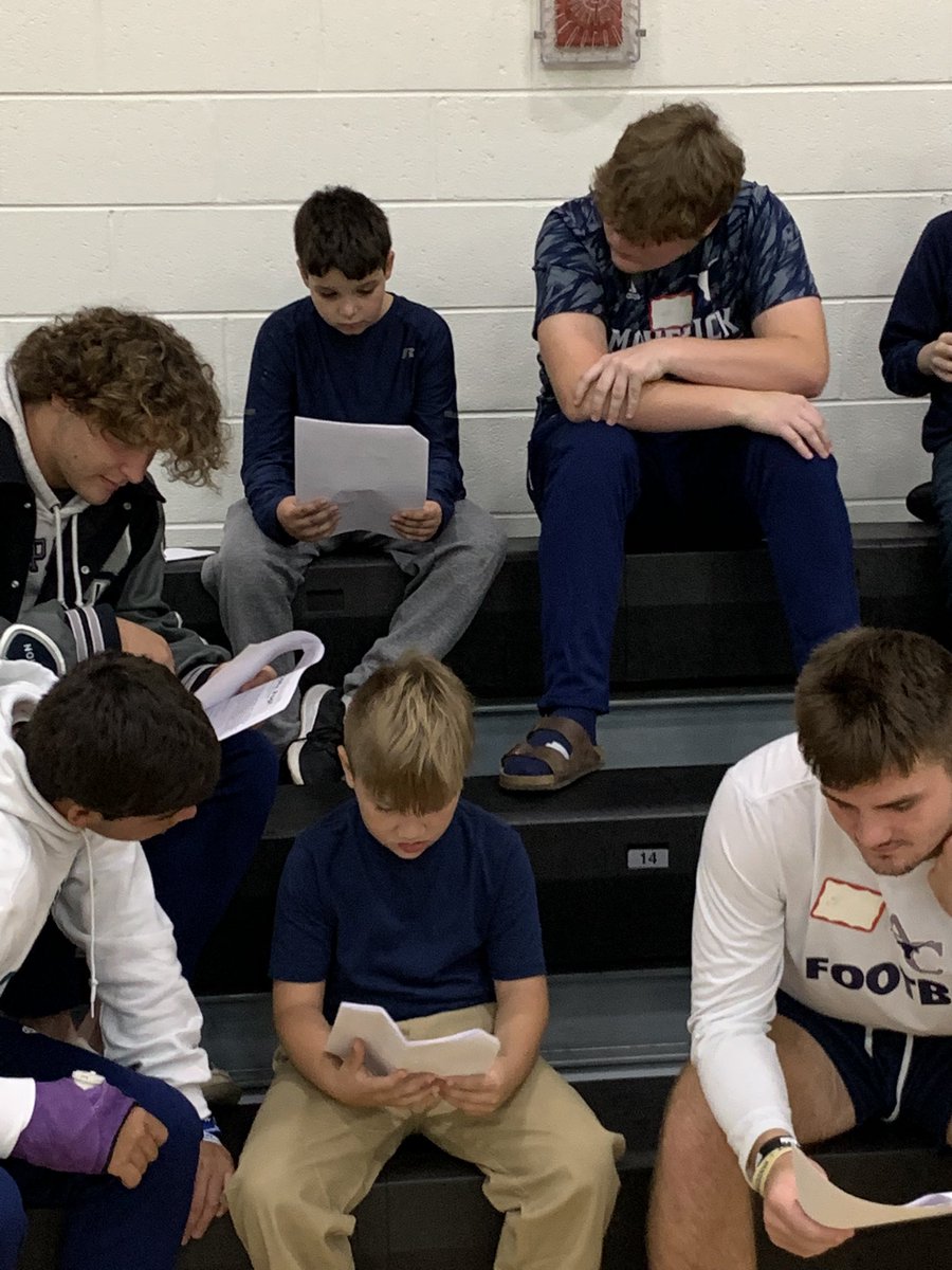 coach_Jessie's tweet photo. More pics from todayโs exciting #ReadOptionFriday โฆitโs the best day of the week! #HookEm #LEO #LoveServeCare @darrenleach33 @nate_stecker @MaverickAD1 @BenDownsACMAVS @ACSchoolsTN https://t.co/a7efhec5SW