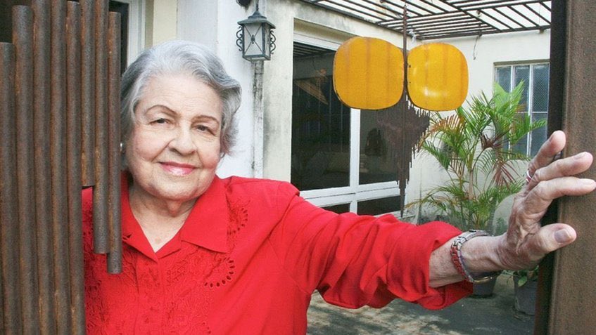 Me uno al luto que embarga al pueblo zuliano, y venezolano en general, por la partida física de Lía Bermúdez, artista plástica cuya amplia obra enriquece el patrimonio cultural de #Venezuela. A sus familiares y amigos mis palabras de condolencia. #22Oct