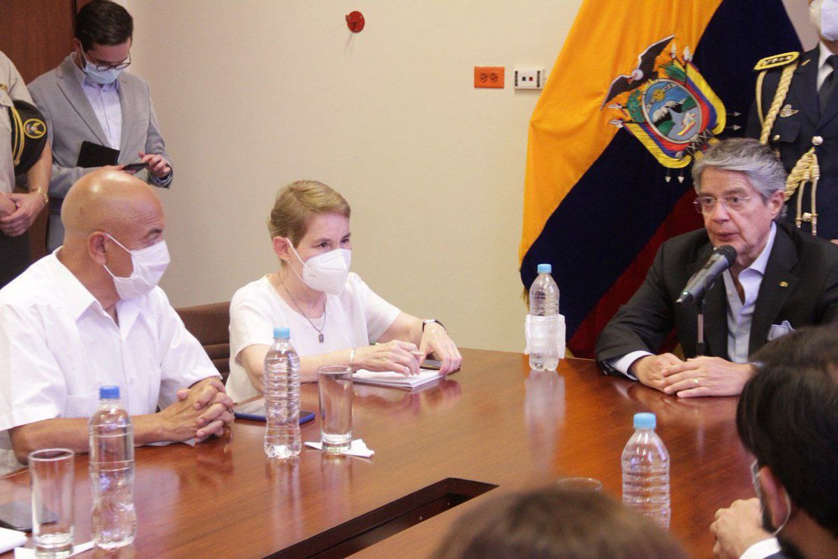 MinGobiernoEc's tweet photo. [AHORA🚨] En la @goberguayasec, la ministra @AlexandraVelaP junto al presidente @LassoGuillermo, @PoliciaEcuador y otras autoridades de Estado analizan acciones del #EstadoDeExcepción que se desarrolla en el país, como parte del #PlanNacionalDeSeguridad.
 
#PorUnEcuadorSeguro https://t.co/q0B2cM0Jxc