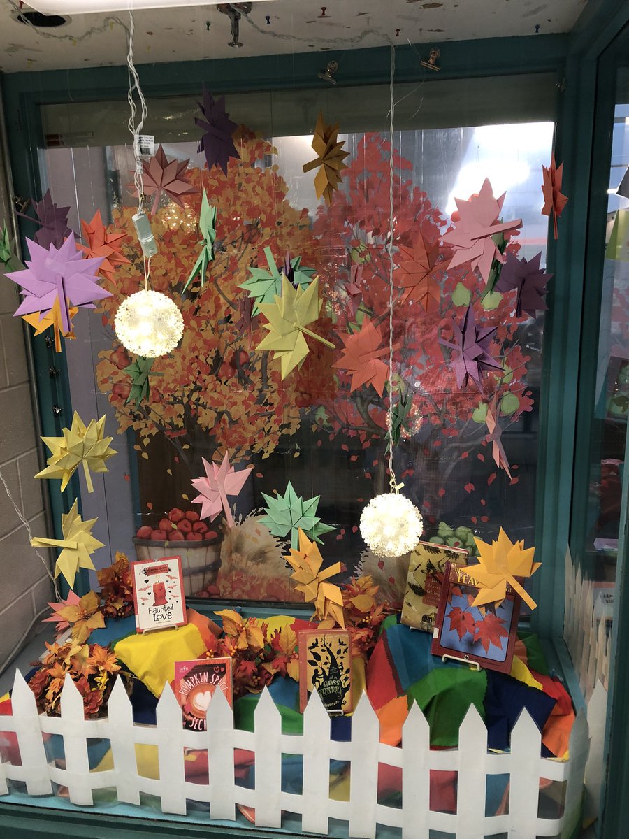 MrsBaerny's tweet image. Origami was the MakerSpace activity this month. Loving the fall, festive window display made by my students. @SMS_CT