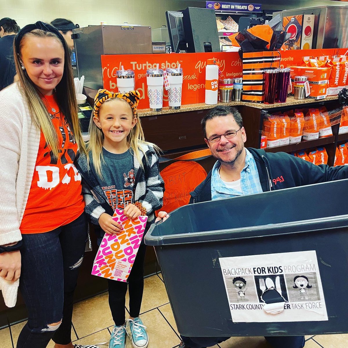 javajoel's tweet photo. Thanks to all who joined us at the @Mix941Radio @1480whbc #FoodFight #FinaleRally @dunkindonuts #Massillon. Announcing the winning school at tomorrow’s @McKinleyPups @MassillonSchool game at the @ProFootballHOF #Canton https://t.co/xtPBC7Px7R
