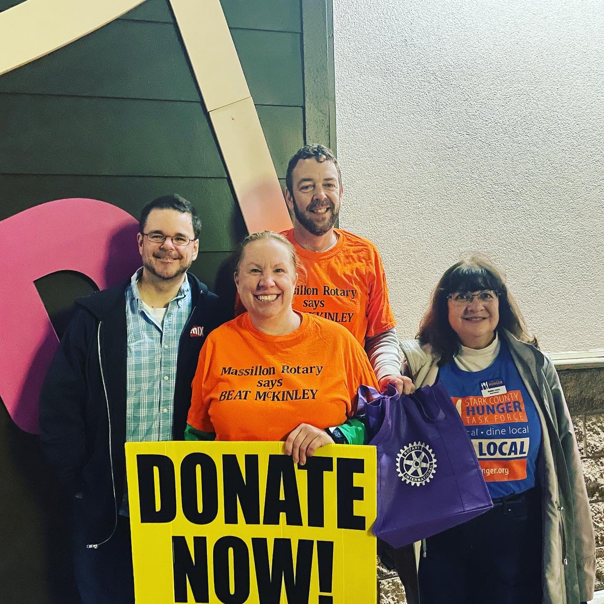 javajoel's tweet photo. Thanks to all who joined us at the @Mix941Radio @1480whbc #FoodFight #FinaleRally @dunkindonuts #Massillon. Announcing the winning school at tomorrow’s @McKinleyPups @MassillonSchool game at the @ProFootballHOF #Canton https://t.co/xtPBC7Px7R