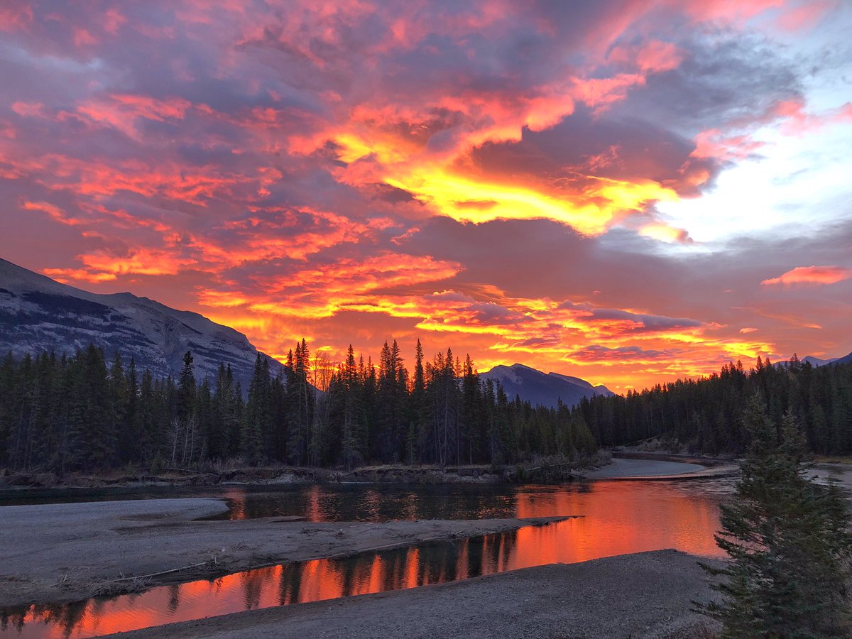 OMAZING sunrise as seen from the #transcanadatrail in #canmore today.  #greatcanadianhike