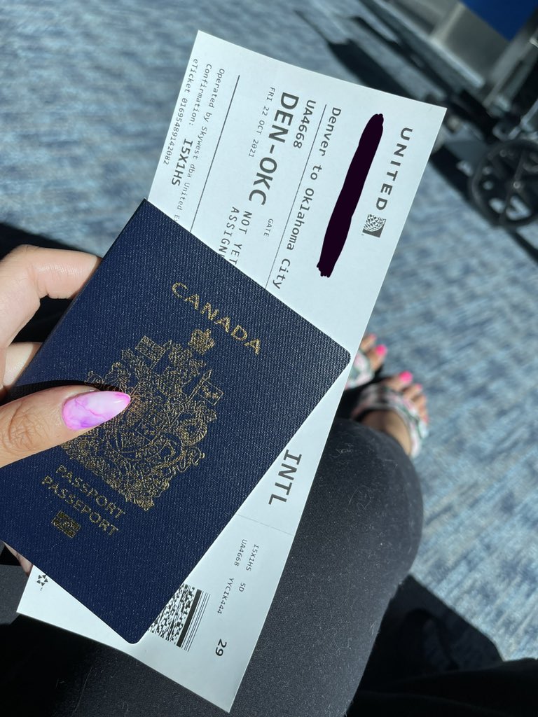 jelliclecatsttv's tweet photo. So Excited!! 🖤✈️ #Fridayflying https://t.co/NjXPtvYlEd