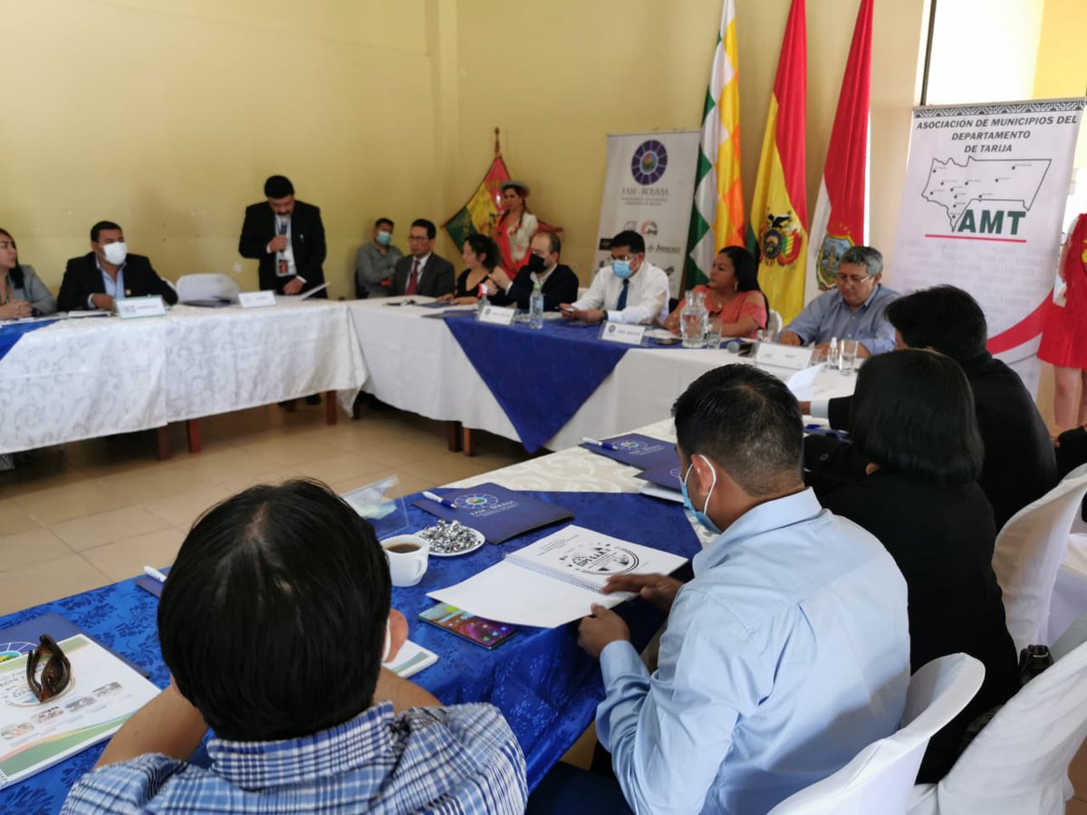 FAM_Bolivia1's tweet photo. En #Tarija, continuamos la reunión con las Asociaciones Municipales Departamentales #AMDEs, analizando los mecanismos para la #ReactivaciónEconomica de nuestros #Municipios
#FAMBolivia @AMDECRUZ1 @AmdepoPotosi @agamdepaz @AgamdechC @AMDECOBolivia https://t.co/rVz6e9yDpd