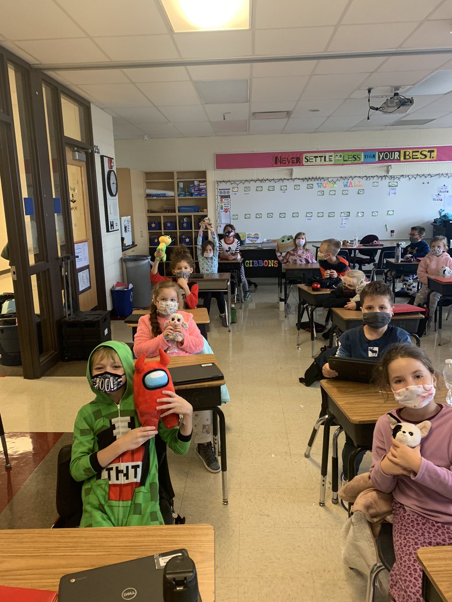 ms_mihelich's tweet photo. 2G loves pajama and stuffed animal day! #glenoaksschool https://t.co/JLIKyLogPf
