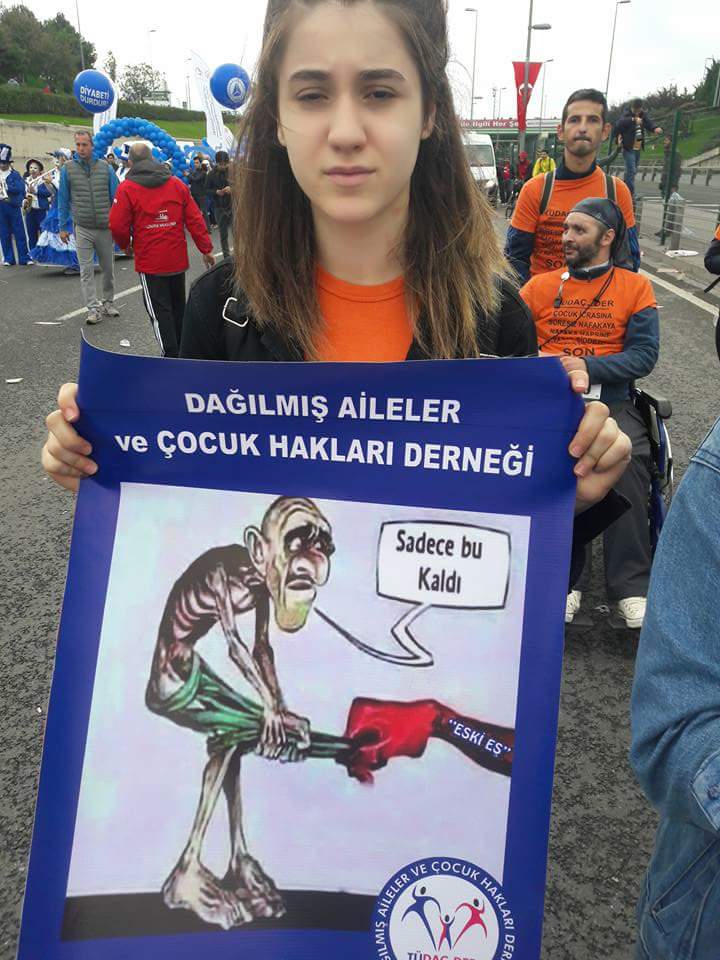 Süresiz Nafaka Zulmü
El olmuş kadın için çoluk çocuğumuzun riskini zorla cebimizden alıyorsunuz 
Adaletiniz yokmu ? 

#YerliVeMilliMedeniKanun 

<a href="/Akparti/">AK Parti</a> <a href="/abdulhamitgul/">Abdulhamit Gül</a>
<a href="/deryayanikashb/">Derya Yanık</a> <a href="/adalet_bakanlik/">T.C. Adalet Bakanlığı</a>
<a href="/ikalin1/">İbrahim Kalın</a> <a href="/MhpTbmmGrubu/">MHP TBMM Grubu #MHP</a>
<a href="/YildizFeti/">Feti Yıldız</a> <a href="/avaliozkaya/">Ali ÖZKAYA 🇹🇷</a> <a href="/RTErdogan/">Recep Tayyip Erdoğan</a>