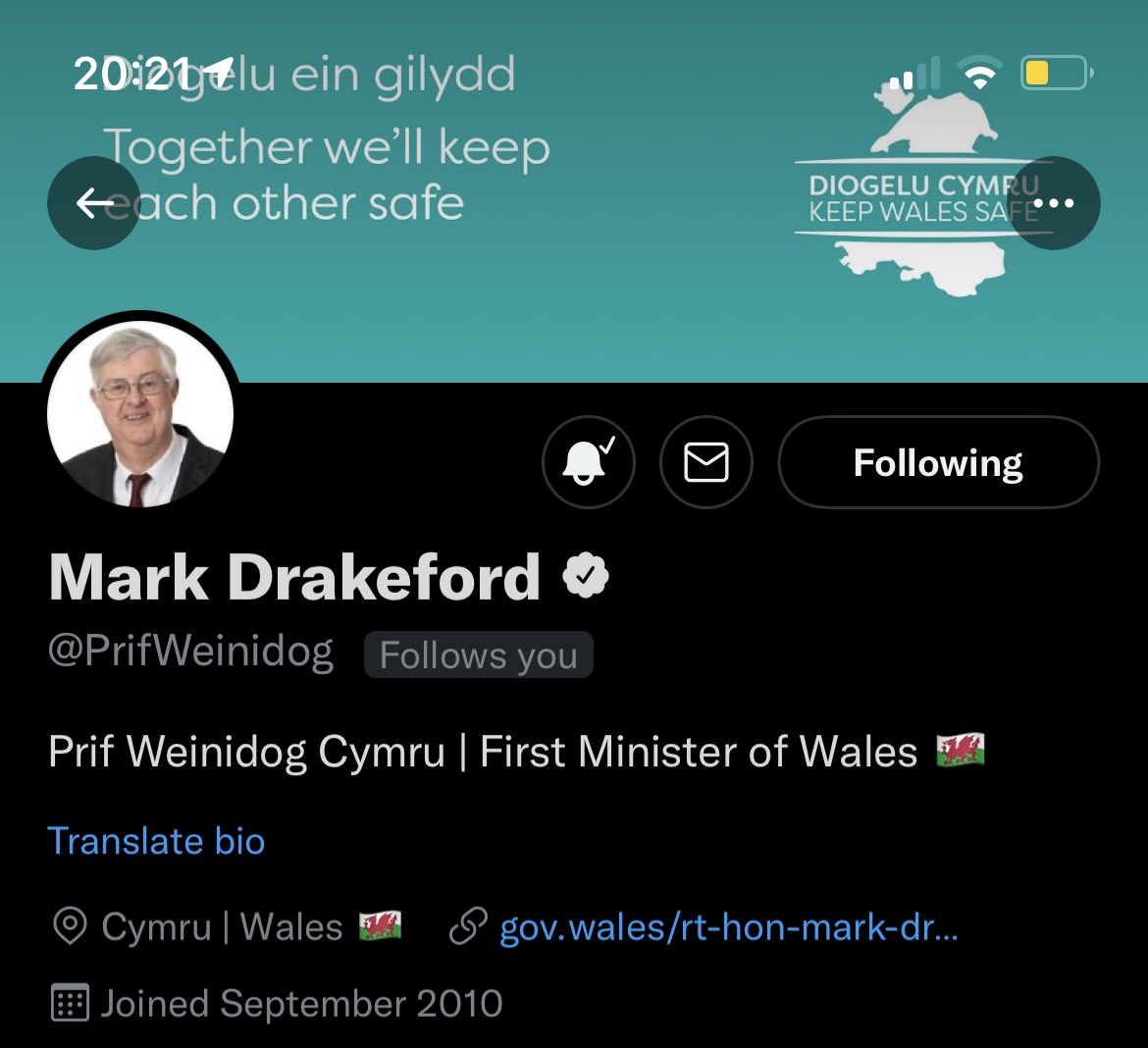 The First Minister of Wales has changed his Twitter handle from “@fmwales” to the Welsh language version, “@PrifWeinidog”! 🏴󠁧󠁢󠁷󠁬󠁳󠁿