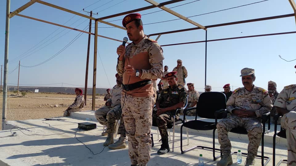 Shibam_Brigade's tweet photo. بعد انتهاء عملية الاستلام والتسيلم بين قيادة لواء شبام السابقة والجديدة..

منتسبي اللواء ينفذون عرضاً عسكرياً ويكرمون القيادة السابقة

دوعن/ توجيه لواء شبام:

https://t.co/TZ92Sa73n0 https://t.co/2QAp4CSom1