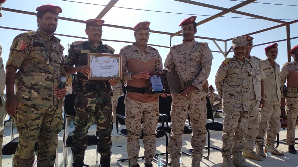 Shibam_Brigade's tweet photo. بعد انتهاء عملية الاستلام والتسيلم بين قيادة لواء شبام السابقة والجديدة..

منتسبي اللواء ينفذون عرضاً عسكرياً ويكرمون القيادة السابقة

دوعن/ توجيه لواء شبام:

https://t.co/TZ92Sa73n0 https://t.co/2QAp4CSom1