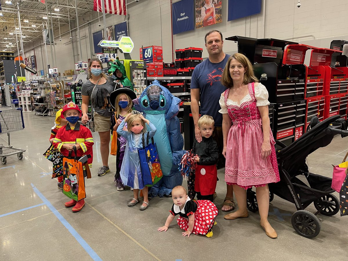 Lowes0632's tweet photo. The community came out to participate in our Halloween Costume Party!! Everyone looked great in their costumes, we had every department participate in the candy giveaway! Thank you @Lowes for this special treat! @BlueBoxR1 @D899_RVA https://t.co/V2DalVBbml