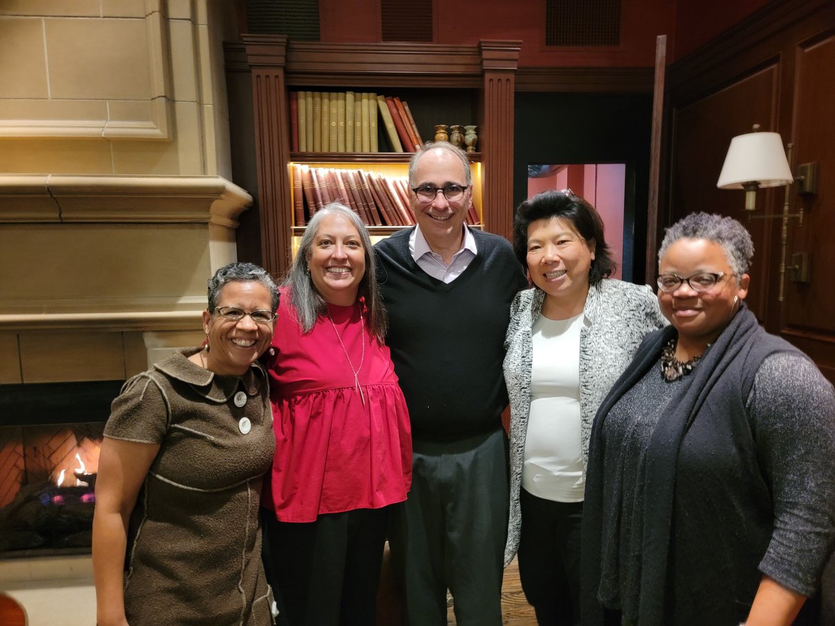 Nicole Lee (@nixpix1996) on Twitter photo Unforgettable lunch today with some amazing humans and the one and only <a href="/davidaxelrod/">David Axelrod</a> (also an amazing human). @WorkforceAmanda <a href="/mmgrrrl/">Michelle Garcia</a> #harrisschool #uchicagoalums Unforgettable lunch today with some amazing humans and the one and only <a href="/davidaxelrod/">David Axelrod</a> (also an amazing human). @WorkforceAmanda <a href="/mmgrrrl/">Michelle Garcia</a> #harrisschool #uchicagoalums