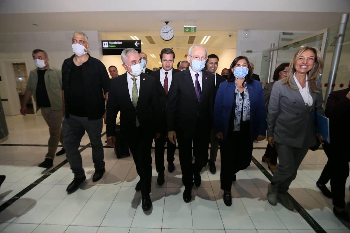 OZLEM_CERCIOGLU's tweet photo. CHP Kadın Kolları’nın düzenleyeceği toplantıya katılmak üzere kentimize gelen Genel Başkanımız Sn. Kemal Kılıçdaroğlu'nu karşıladık.

@kilicdarogluk https://t.co/l6SL19uvfs
